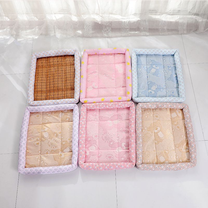 Summer pet cooling pads, cat and dog cooling pads, cool and breathable.